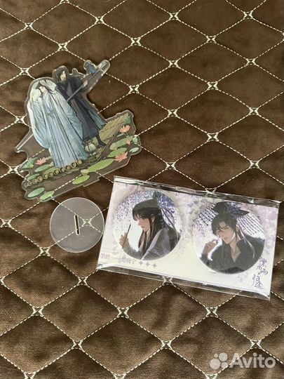 Стенд + значки эрха