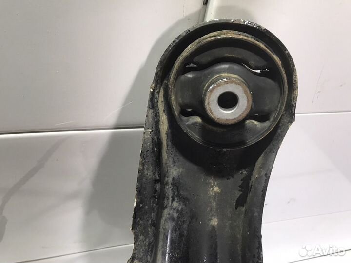 Задняя цапфа со ступицей Mitsudishi Lancer9