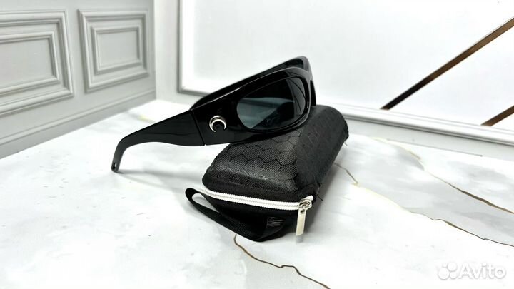 Солнцезащитные очки с месяцем