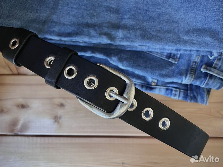 Кожаный ремень черный с люверсами