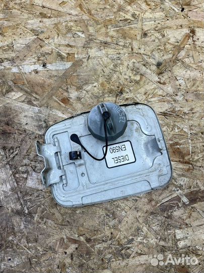 Лючок бензобака Mitsubishi Pajero Sport 2