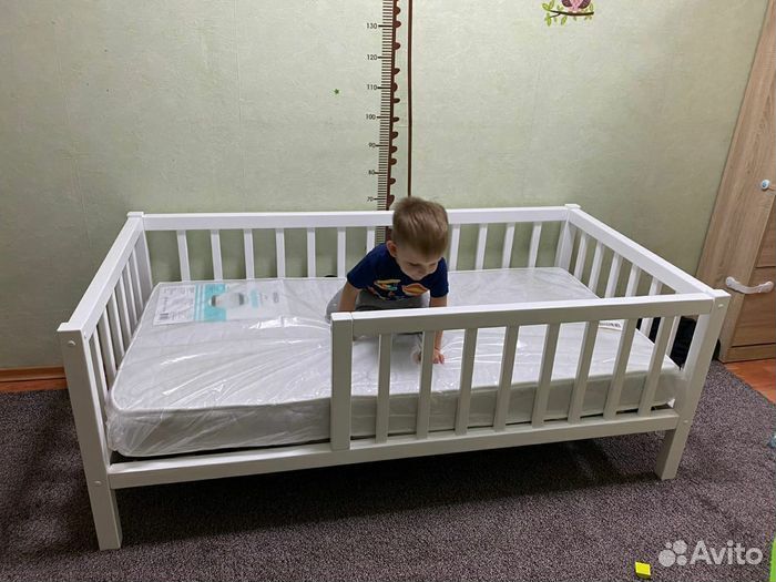 Кроватка из натурального дерева сингл высокий борт