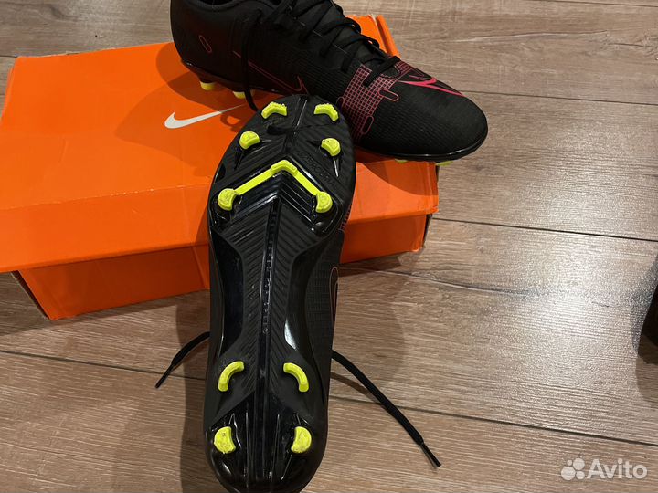 Футбольные бутсы nike