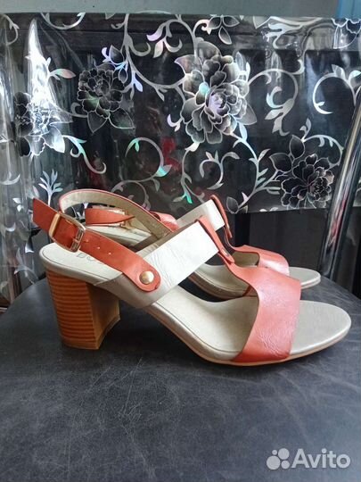 Босоножки женские