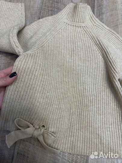Вязаный свитер на девочку