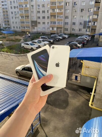 iPhone SE, 64 ГБ