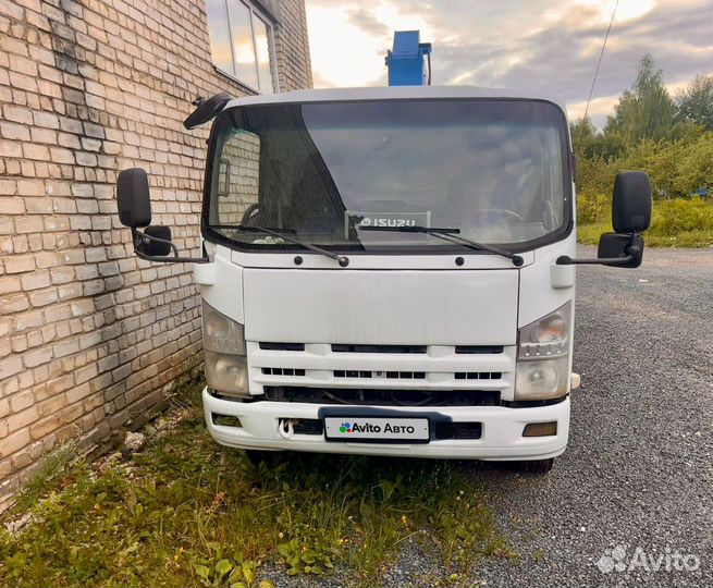 Isuzu Elf с КМУ, 2012
