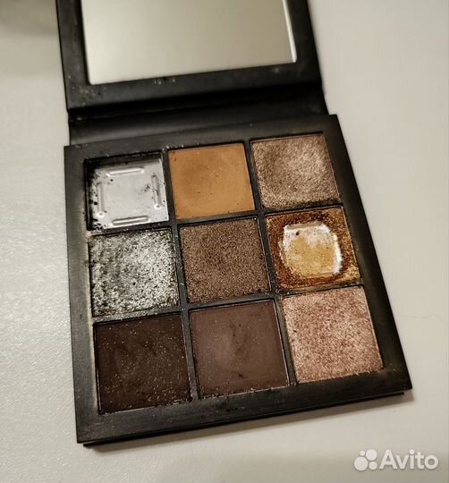 Палетка теней huda beauty smokey obsessions