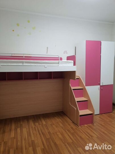 Двухъярусная кровать с шкафом