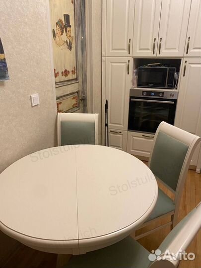 Стол и стулья