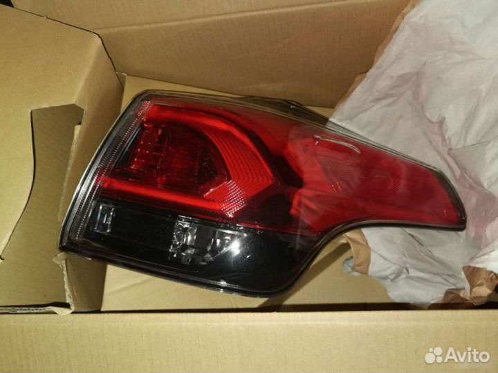 Фонарь правый Toyota Rav4