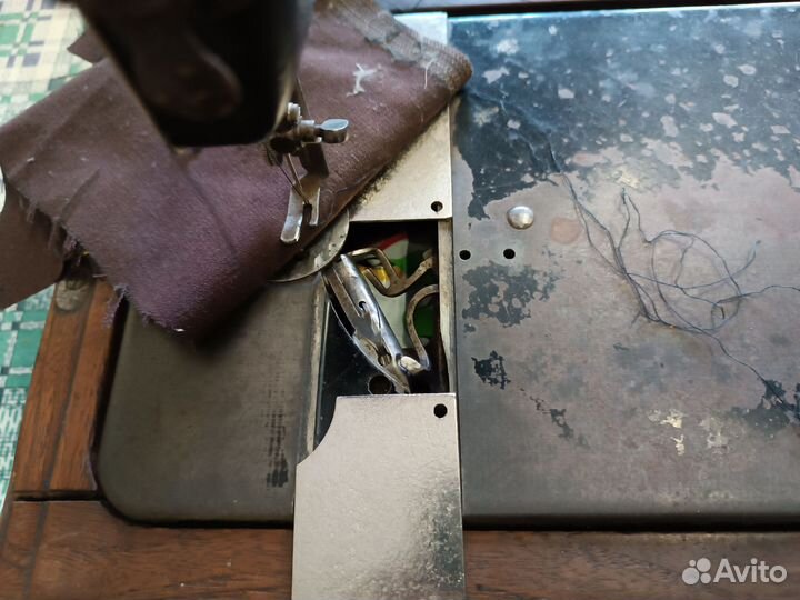 Швейная машина Zinger