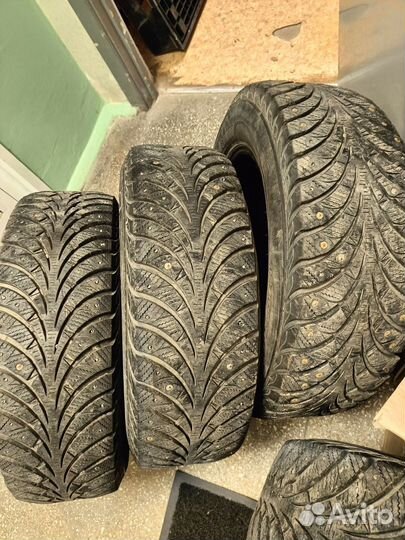 Sava Eskimo Stud 215/65 R16 98