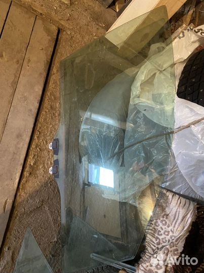 Стекла левое и правое передней двери honda fit