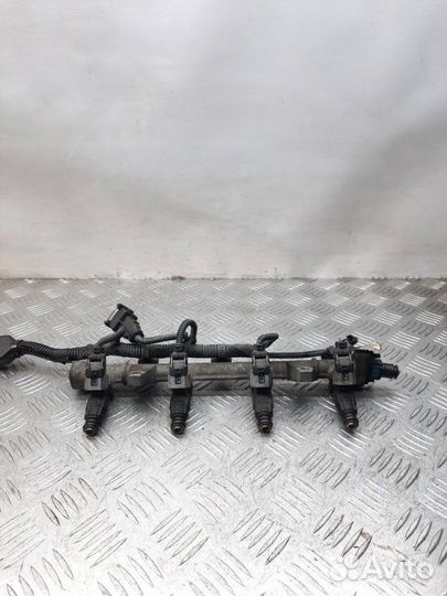 Топливная рампа Hyundai Matrix 1.6 G4ED 2003