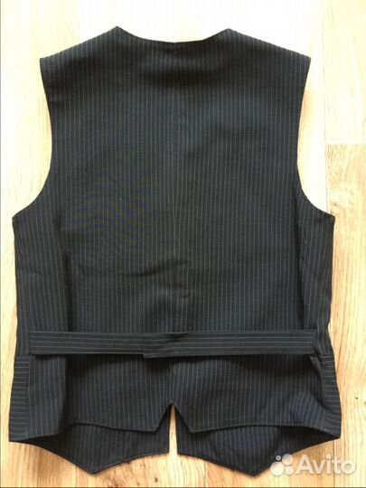 Продам школьную жилетку 134-140см