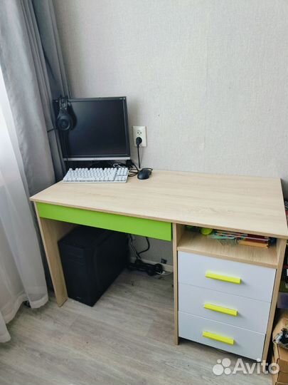 Письменный стол