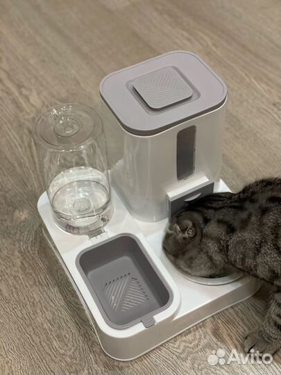 Кормушка для собак и кошек