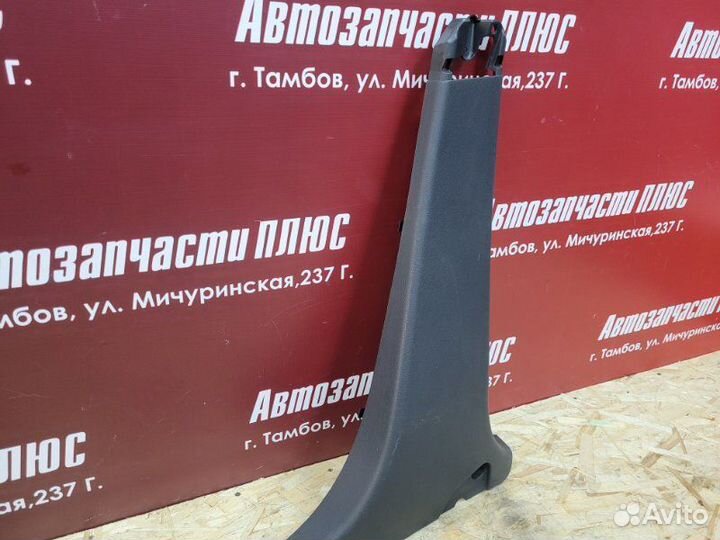 Обшивка средней стойки правая Renault Logan