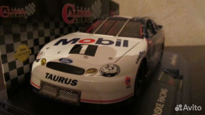 Модель автомобиля ford taurus nascar 1999