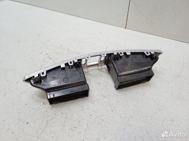 Дефлектор торпедо центральный Mercedes-Benz