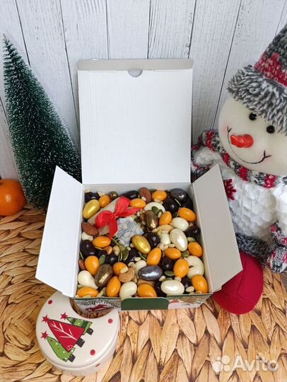 Сладкий новогодний подарок 2025 мед орехи чай