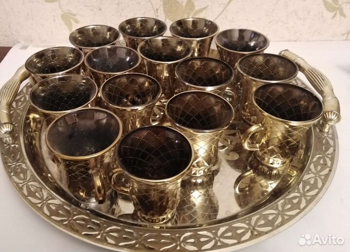 Посуда в золотом стиле