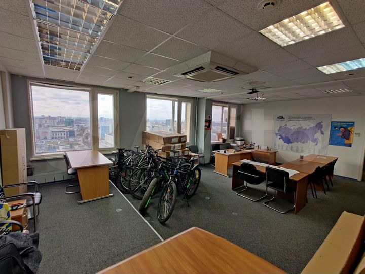 Офис, 77 м² с видом на центр города с мокрой точко