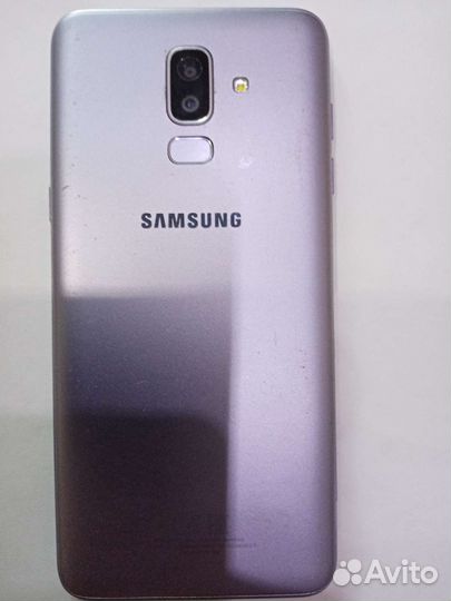 Телефон Samsung J8