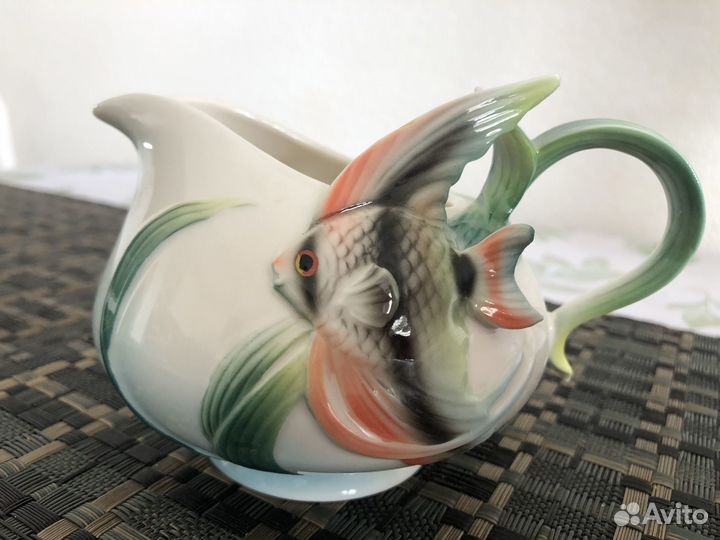 Фарфоровый чайный сервиз