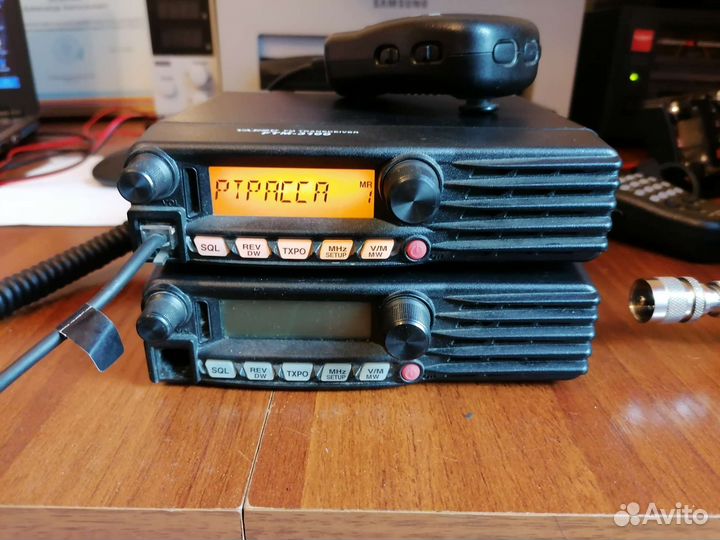 Радиостанция Icom F111