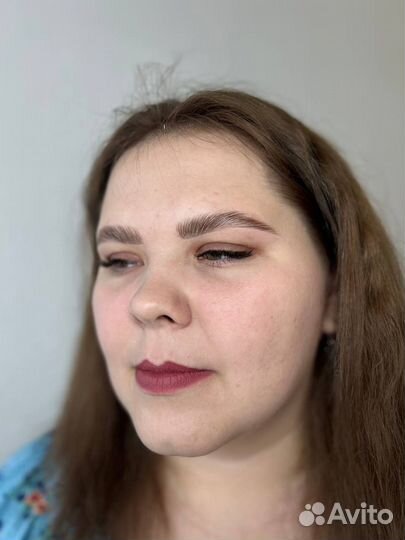 Модель на брови