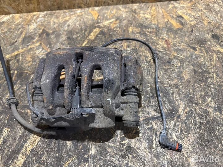 Суппорт тормозной передний левый Mercedes Vito 639