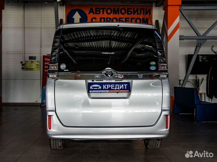 Toyota Voxy, 2017