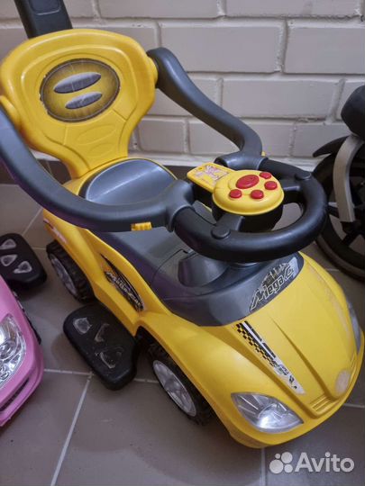 Детская машинка каталка с ручкой