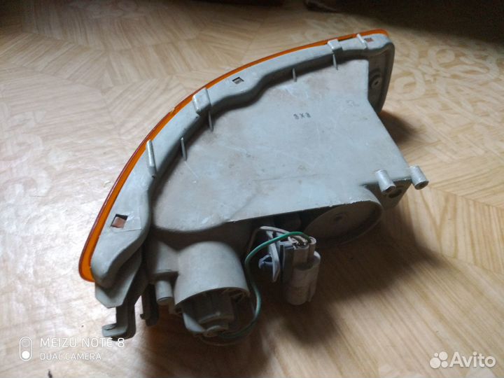 Продам повторитель поворота в бампер Toyota Corona