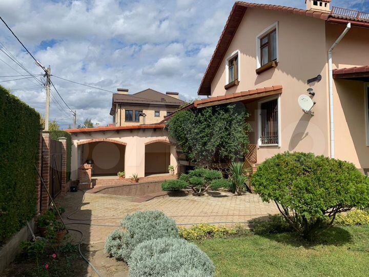 Дом 190 м² на участке 14 сот.