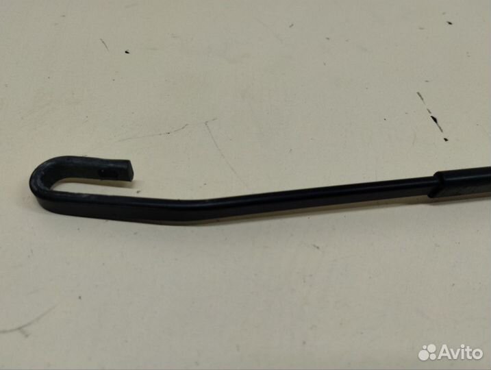 Поводок стеклоочистителя передний левый Nissan Ter