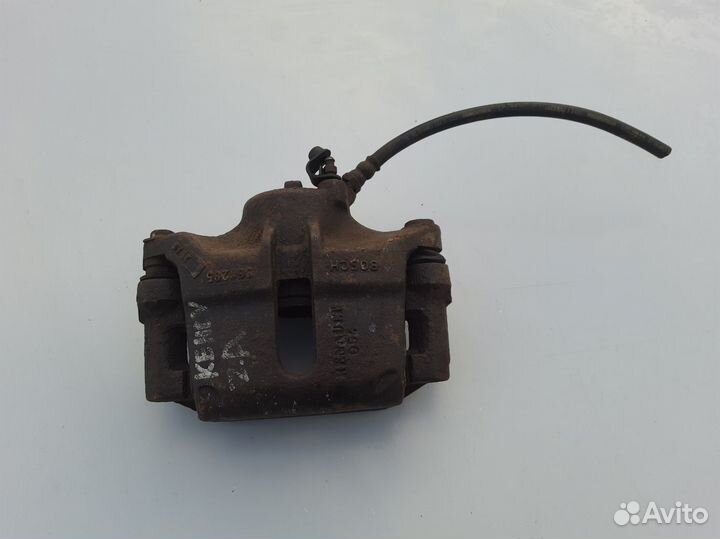 Суппорт передний левый Renault Kangoo 97-03