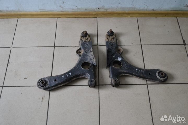 Рычаг передний левый VW Passat B3