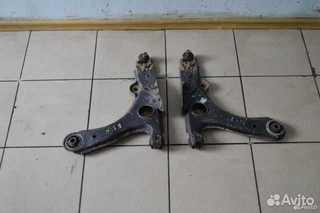 Рычаг передний левый VW Passat B3