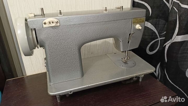 Швейная машина Чайка 132м
