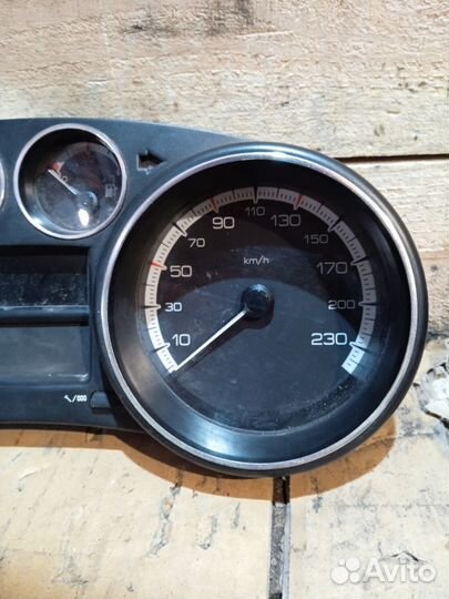 Щиток приборов Peugeot 408