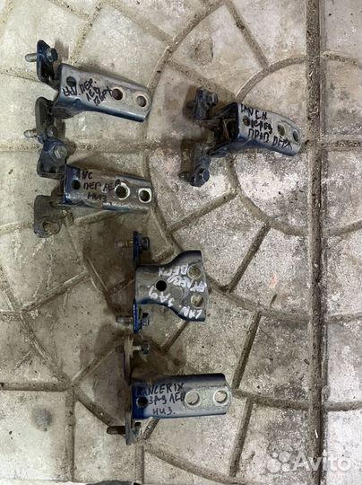 Петля двери Mitsubishi Lancer 9