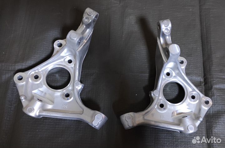 Кулак передний левый правый Cadillac XT5