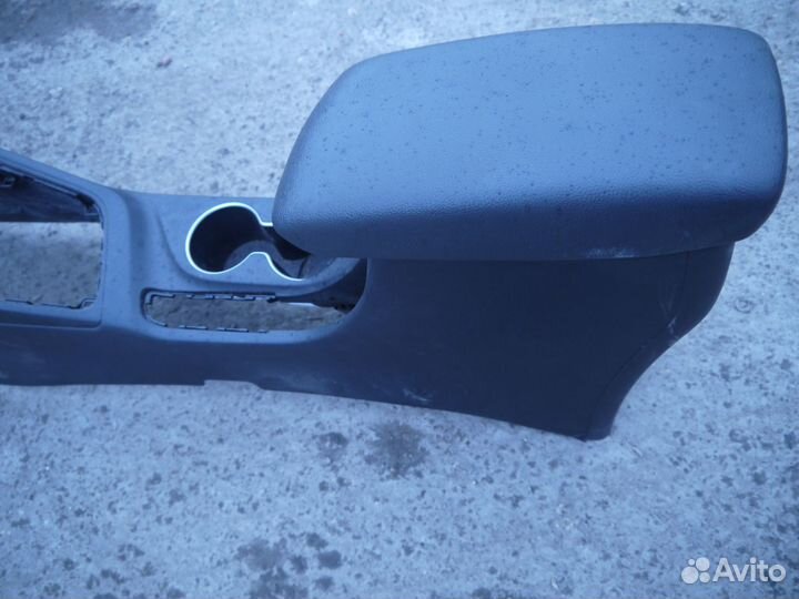 Подлокотник рио3