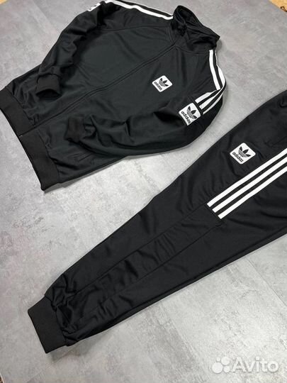 Спортивный костюм adidas