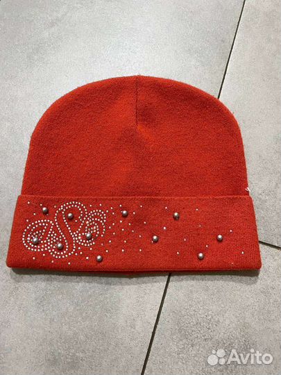 Шапка красная