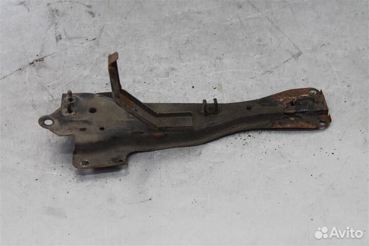 Кронштейн замка капота Nissan Teana J31 2006-2008