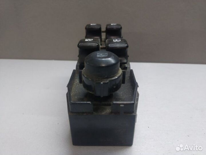 Блок управления стеклоподъемниками передний левый